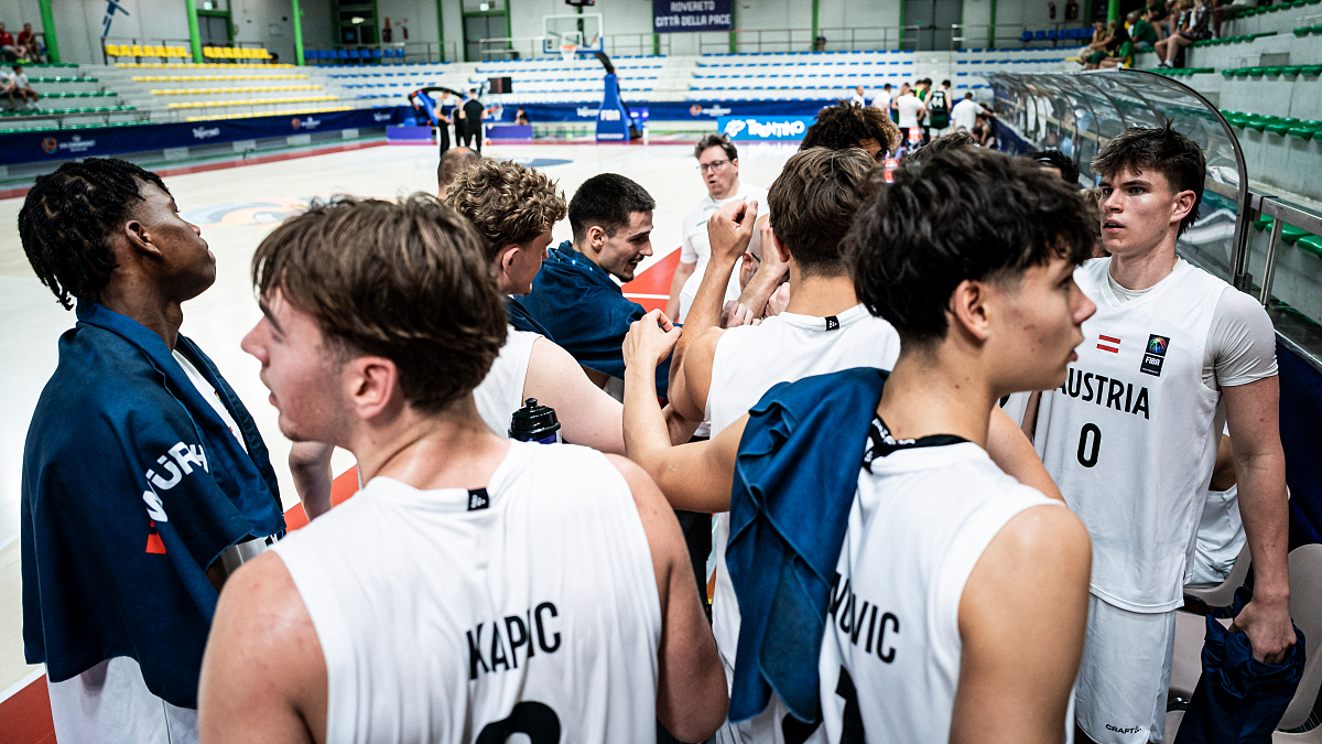 MU18 Huddle