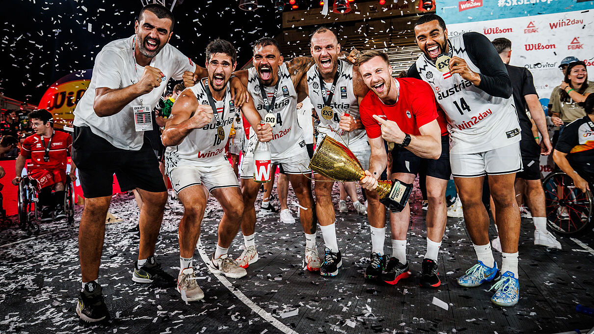Österreich bejubelt EM-Titel mit Bavcic (li.)