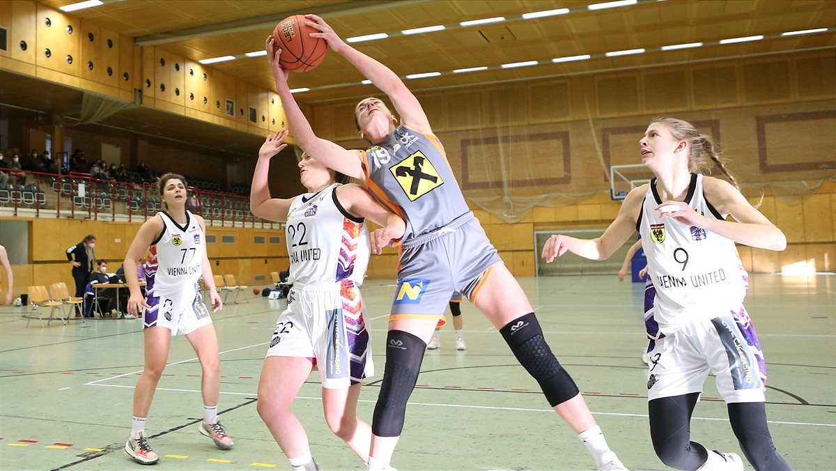 Pia Jurhar am Rebound