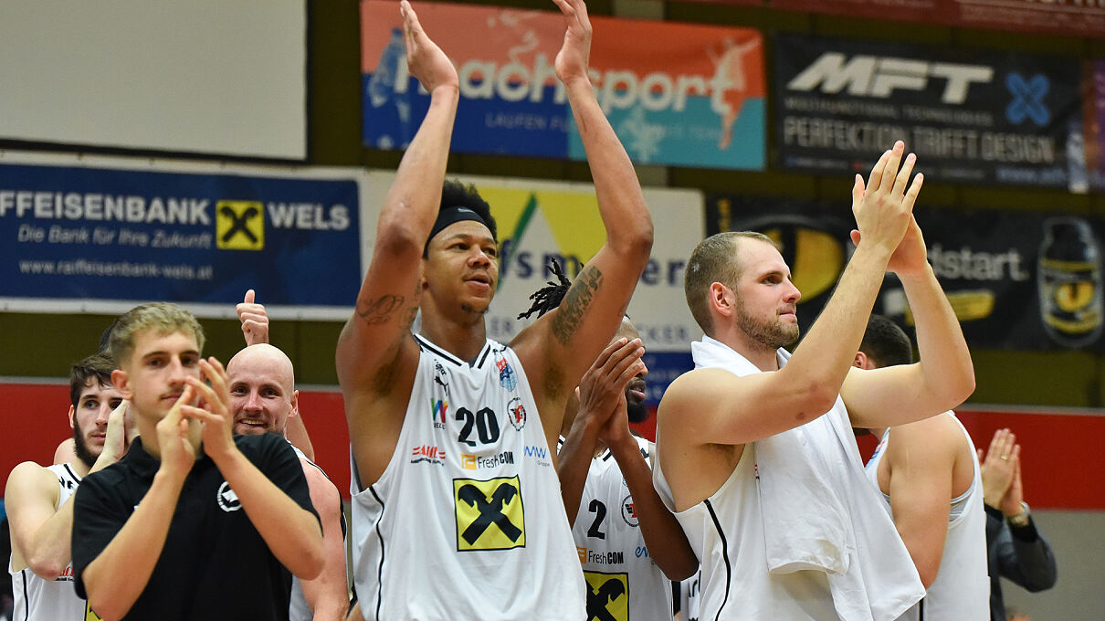 Flyers feiern mit Fans