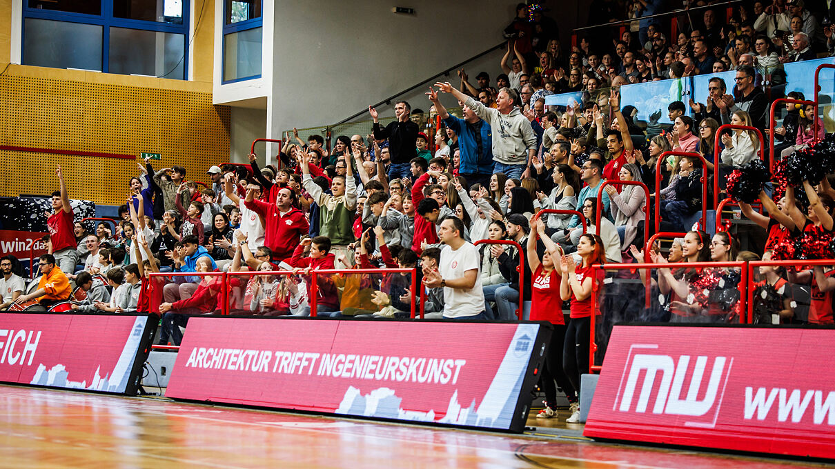 Fans im Lions-Dome