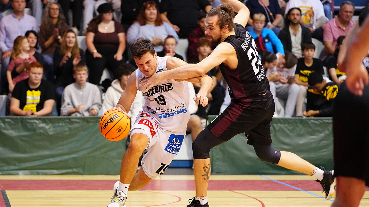 Blackbirds vs. Mustangs