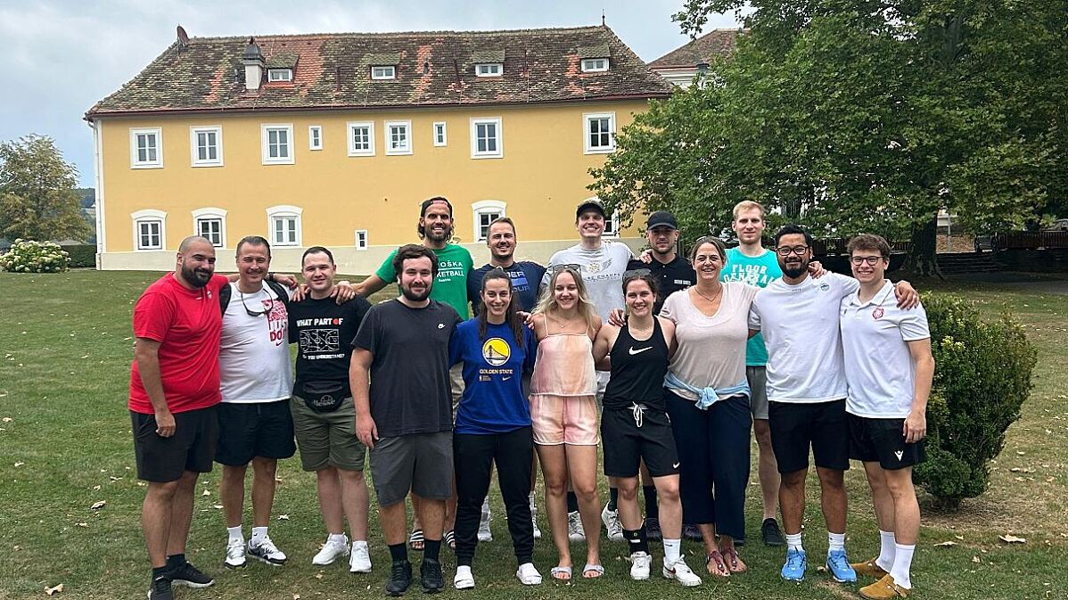 Die erfolgreichen Absolventinnen und Absolventen